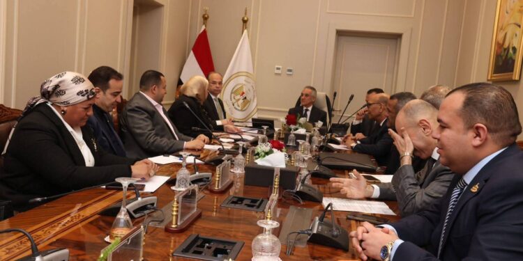 في إطار الاجتماعات الدورية بالسادة أعضاء مجلسي النواب والشيوخ.. وزير العدل يلتقي عدداً منهم