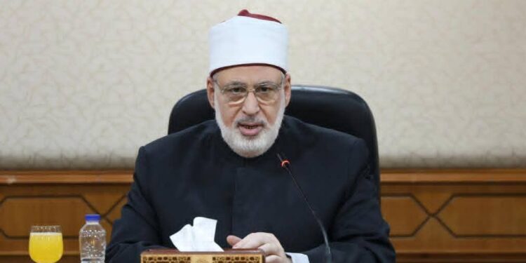 وكيل الأزهر يعزي والد الطالب محمد عجمي الذي وافته المنية عقب إمامته للمصلين في صلاة التهجد