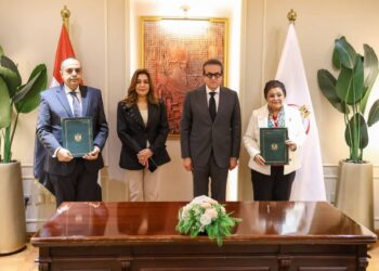 وزيرا الصحة والتنمية المحلية يشهدان توقيع بروتوكول تعاون لدعم الاستراتيجية الوطنية