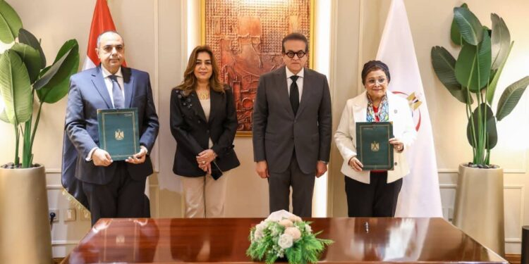 وزيرا الصحة والتنمية المحلية يشهدان توقيع بروتوكول تعاون لدعم الاستراتيجية الوطنية