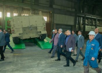 وزير الإنتاج الحربي يتابع مراحل تصنيع الهاوتزر K9A1EGY