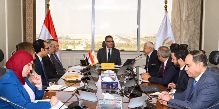 التموين تبحث تطوير الرقابة الرقمية على الأسواق