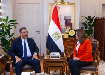 وزيرة التنمية المحلية والبيئة تبحث مع محافظ البحر الأحمر عددًا من الملفات التنموية والخدمية بالمحافظة