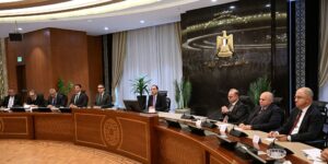 مدبولي يطمئن الأسواق الإنتاج مستمر والسلع متوافرة