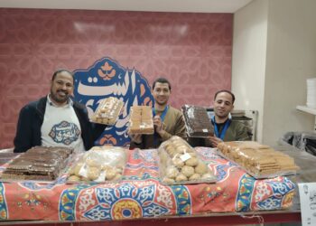 التضامن : منفذ «البيت المصري» بالعاصمة الإدارية يواصل توفير الوجبات الجاهزة ونصف المطهية للعاملين استعداداً لعيد الفطر 