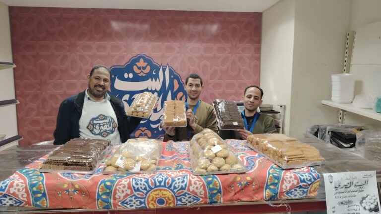 التضامن : منفذ «البيت المصري» بالعاصمة الإدارية يواصل توفير الوجبات الجاهزة ونصف المطهية للعاملين استعداداً لعيد الفطر 