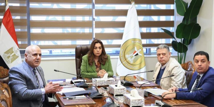 وزيرة التنمية المحلية تتابع الموقف التنفيذي لمنظومة التصالح على بعض مخالفات البناء بالمحافظات