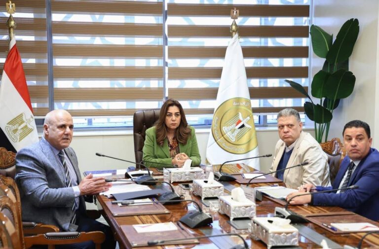 وزيرة التنمية المحلية تتابع الموقف التنفيذي لمنظومة التصالح على بعض مخالفات البناء بالمحافظات