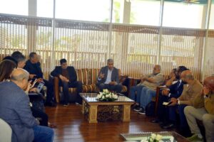 وزير السياحة يلتقي بأعضاء غرفة الغوص بشرم الشيخ لبحث سبل تطوير نشاط الغوص