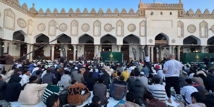 لليوم السابع والعشرين.. الأزهر يواصل موائد الإفطار الجماعي بـ10 آلاف وجبة يوميًا