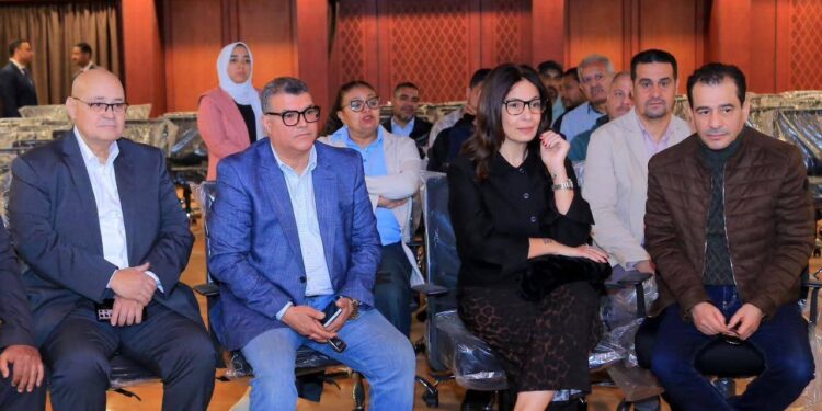 قبل افتتاحه التجريبي.. وزيرة الثقافة تتفقد الاستعدادات النهائية لـ”مسرح مصر”..