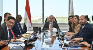 وزير الاستثمار والتجارة الخارجية يستعرض محاور تطوير البيئة في اجتماع مع ممثلي مؤسسة التمويل الدولية IFC