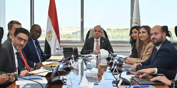 وزير الاستثمار والتجارة الخارجية يستعرض محاور تطوير البيئة في اجتماع مع ممثلي مؤسسة التمويل الدولية IFC