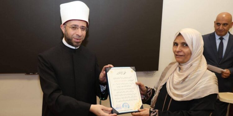 وزير الأوقاف يكرّم الأمهات المثاليات تقديرًا لعطائهن ودورهن المجتمعي