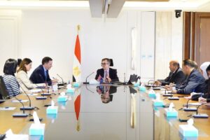 بحث تعزيز التعاون الاقتصادي بين مصر وبريطانيا