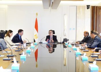 بحث تعزيز التعاون الاقتصادي بين مصر وبريطانيا