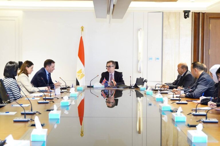 بحث تعزيز التعاون الاقتصادي بين مصر وبريطانيا