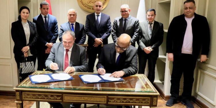 التعليم و«الوطنية للصحافة» توقعان بروتوكولًا مع دار التحرير لدعم التحول الرقمي