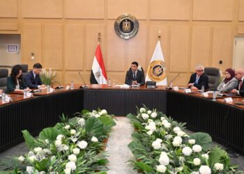 الصناعة تبحث مع “باوو” الصينية توسيع الاستثمارات في الحديد والصلب