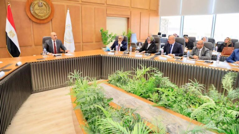 توجيهات حاسمة للانضباط بالمدارس والقضاء على الفترات المسائية بحلول 2027