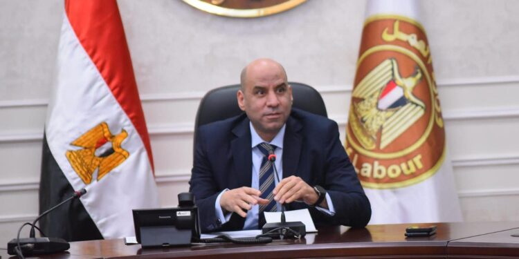 حظر تشغيل الأطفال دون 15 عامًا وتنظيم عملهم