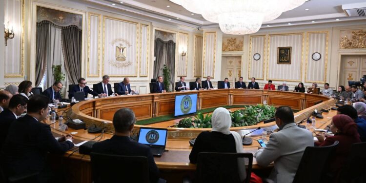 الحكومة تطمئن المواطنين: وفرة السلع واستقرار الأسواق رغم التحديات