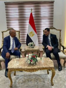 وزير الشباب والرياضة يستقبل رئيس «كاف» بالقاهرة ورسالة تقدير من رئيس جنوب أفريقيا للرئيس السيسي