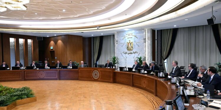 الحكومة تتابع تداعيات الحرب وتدرس تخفيف الإغلاق خلال أعياد الأقباط