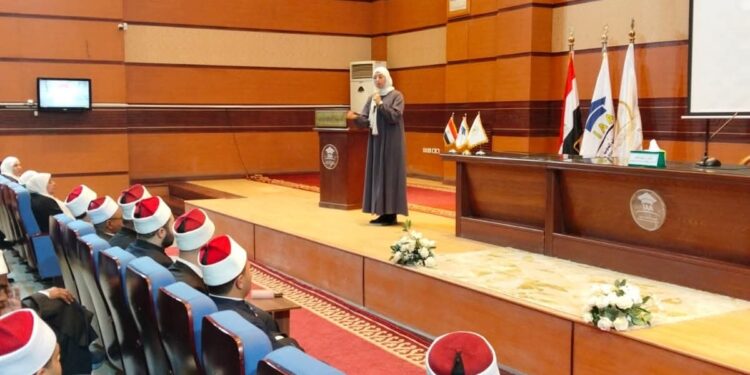 وزارة الأوقاف تُنظم دورة متخصصة للأئمة والواعظات والواجبات لتعزيز الوعي بقضايا الصحة والسكان