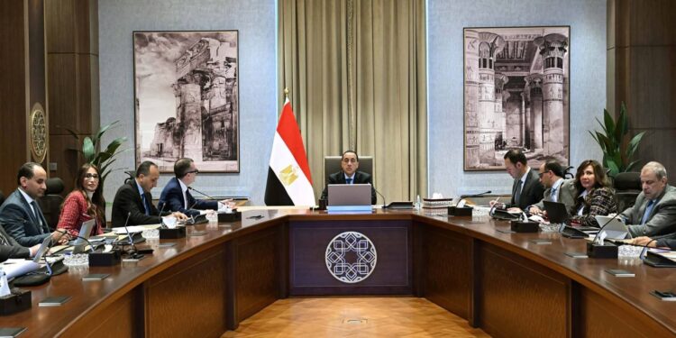 مدبولي يلتقي وزير التخطيط والتنمية الاقتصادية لاستعراض خطة التنمية الاقتصادية والاجتماعية 2026/2027