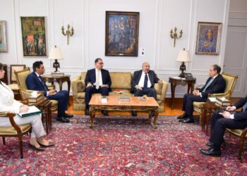 وزير الخارجية يلتقي رئيس اللجنة الوطنية لمكافحة ومنع الهجرة غير الشرعية