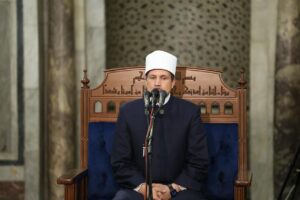 مدير عام مركز الأزهر العالمي للفتوى الإلكترونية: الذل بين يدي الله واللجوء إليه أعظم ركائز النصر في القرآن الكريم