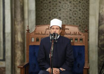 مدير عام مركز الأزهر العالمي للفتوى الإلكترونية: الذل بين يدي الله واللجوء إليه أعظم ركائز النصر في القرآن الكريم