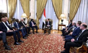 رئيس الوزراء يلتقي رئيس مجموعة البنك الدولي والوفد المرافق