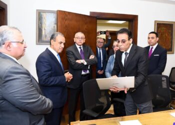 وزير الخارجية يتفقد خلية العمل المشكلة بالقطاع القنصلي لمتابعة أوضاع الجاليات المصرية بالمنطقة   