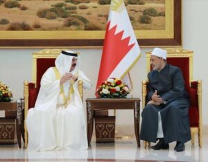 الإمام الأكبر يُجري اتصالًا هاتفيًّا مع جلالة ملك البحرين تأكيدًا لتضامن الأزهر مع المملكة وحكومتها وشعبها