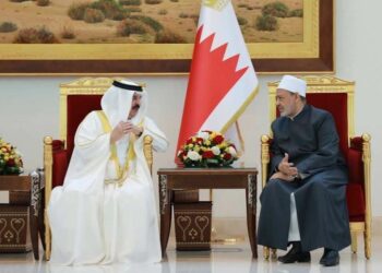الإمام الأكبر يُجري اتصالًا هاتفيًّا مع جلالة ملك البحرين تأكيدًا لتضامن الأزهر مع المملكة وحكومتها وشعبها