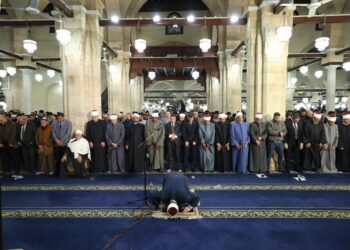 إقبال واسع على الجامع الأزهر ومشاركة لافتة للقراء الشباب في إحياء التراويح بالقراءات المتواترة