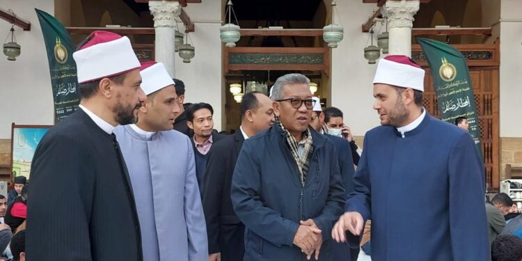 سفيرا إسبانيا وإندونيسيا يحضران إفطار «بيت الزكاة والصدقات» بالجامع الأزهر