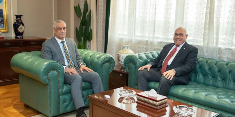 “الإنتاج الحربي” و”العربية للتصنيع” يبحثون سبل إقامة مصنع لإنتاج السهام والألعاب النارية 