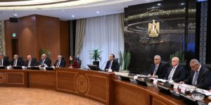 رئيس الوزراء يستعرض الموقف التنفيذي والمالي للمرحلة الأولي من مبادرة حياة كريمة