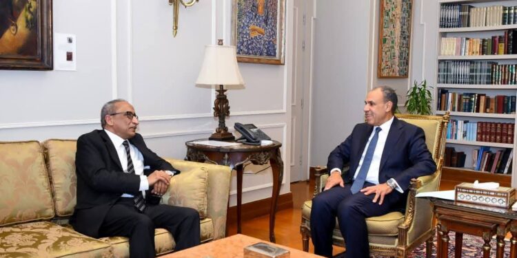 وزير الخارجية يستقبل أمين عام مجلس الوحدة الاقتصادية العربية