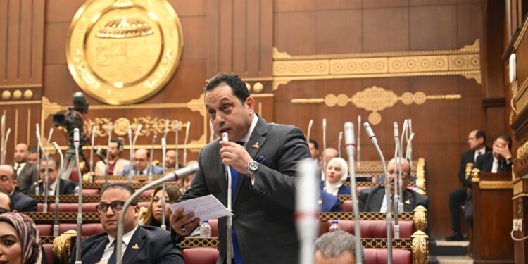 النائب محمد الجندي يطالب الحكومة بخطة عاجلة لإستعاب عودة العمالة المصرية من الخليج