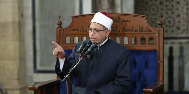 رئيس جامعة الأزهر يؤكد أن القرآن ملأ الدنيا نورًا منذ نزوله ويدعو إلى اغتنام نفحات هذه الليالي المباركة