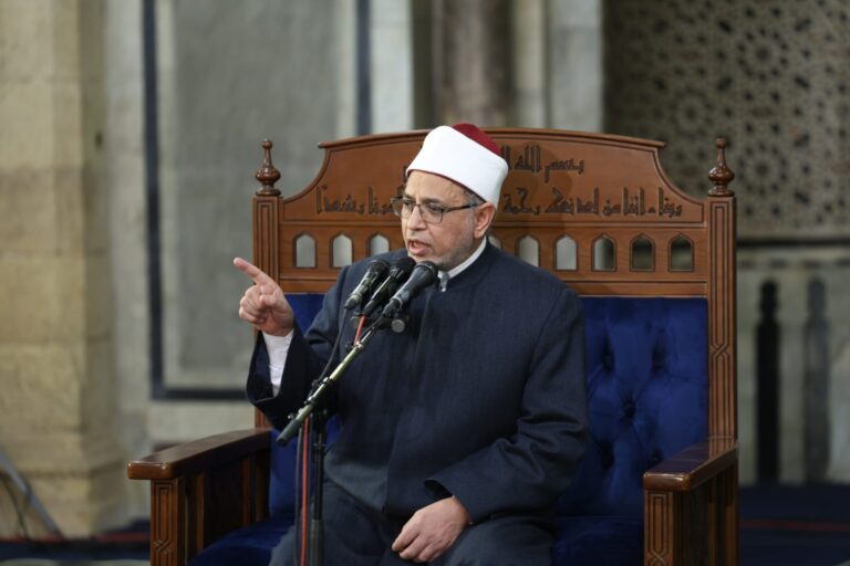 رئيس جامعة الأزهر يؤكد أن القرآن ملأ الدنيا نورًا منذ نزوله ويدعو إلى اغتنام نفحات هذه الليالي المباركة