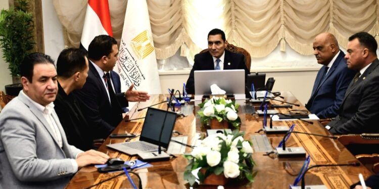 وزير الشباب والرياضة يناقش مع مؤسسة رايت تو دريم توسيع برامج اكتشاف ورعاية المواهب الرياضية