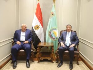 وزير الزراعة ومحافظ مطروح يبحثان تعزيز التنمية الزراعية والإنتاج الحيواني بالمحافظة