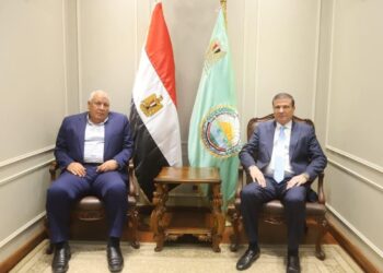 وزير الزراعة ومحافظ مطروح يبحثان تعزيز التنمية الزراعية والإنتاج الحيواني بالمحافظة