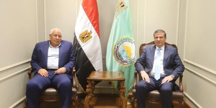 وزير الزراعة ومحافظ مطروح يبحثان تعزيز التنمية الزراعية والإنتاج الحيواني بالمحافظة