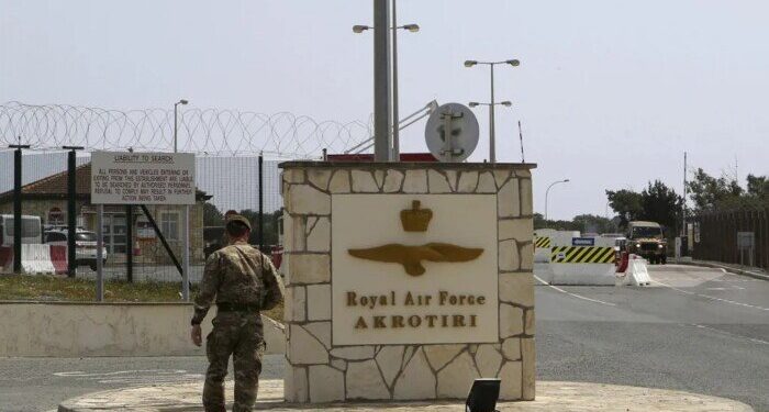 إعلام قبرصي: إخلاء جميع القواعد العسكرية البريطانية في قبرص